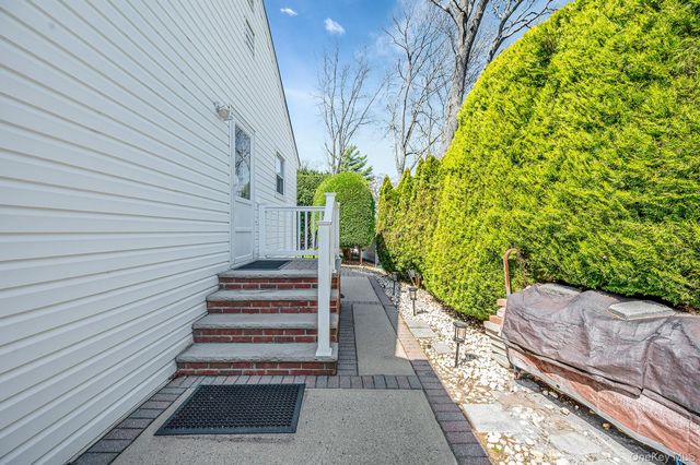 1672 Eyre Place, North Bellmore, NY 11710