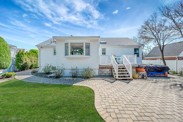 1672 Eyre Place, North Bellmore, NY 11710