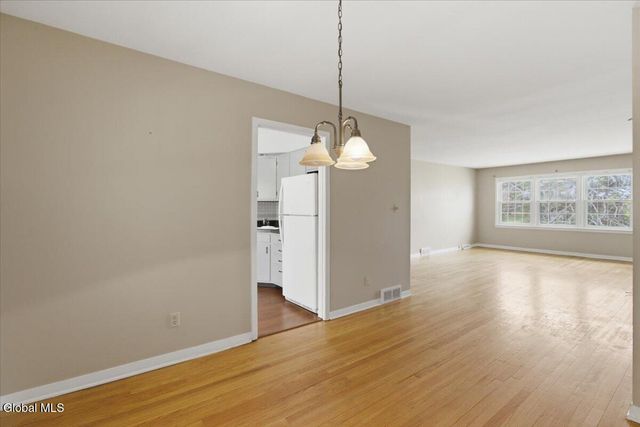 11 Kensington Court APT 4, Bethlehem, NY 12054