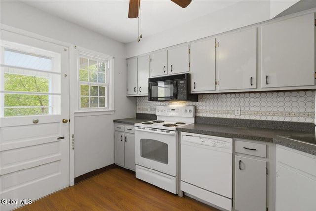 11 Kensington Court APT 4, Bethlehem, NY 12054