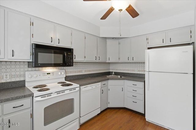 11 Kensington Court APT 4, Bethlehem, NY 12054