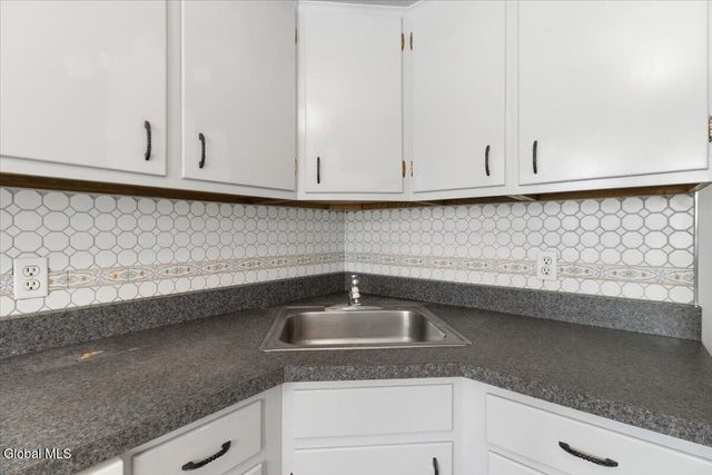11 Kensington Court APT 4, Bethlehem, NY 12054
