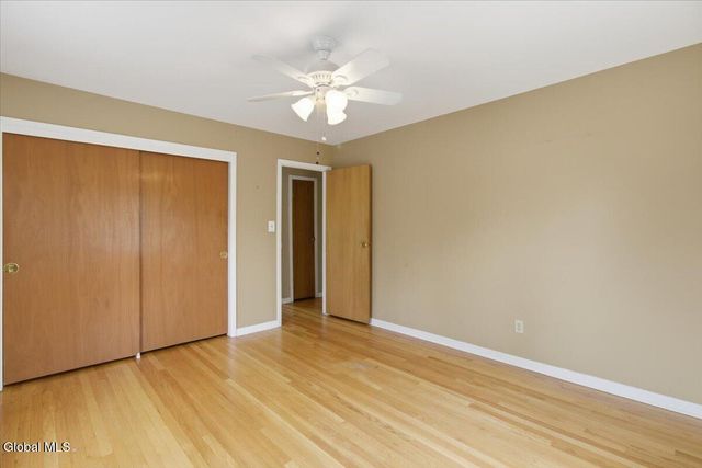 11 Kensington Court APT 4, Bethlehem, NY 12054