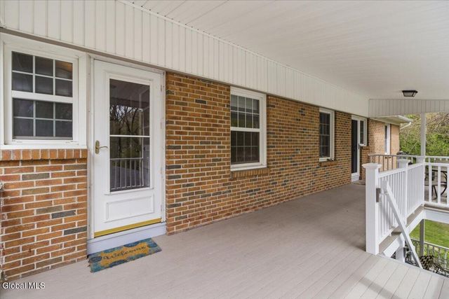 11 Kensington Court APT 4, Bethlehem, NY 12054