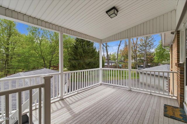 11 Kensington Court APT 4, Bethlehem, NY 12054