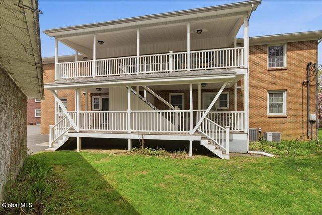 11 Kensington Court APT 4, Bethlehem, NY 12054