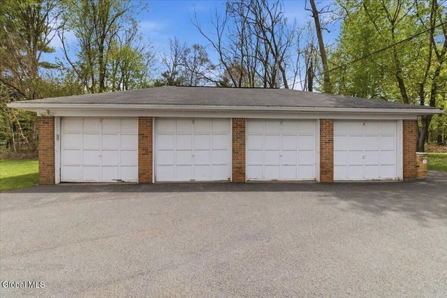 11 Kensington Court APT 4, Bethlehem, NY 12054