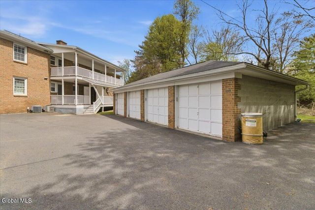 11 Kensington Court APT 4, Bethlehem, NY 12054
