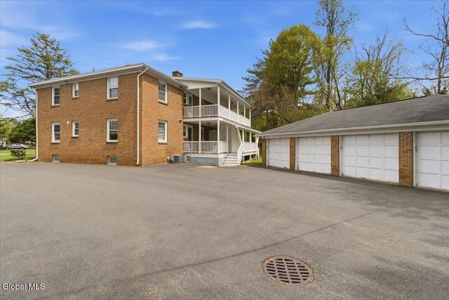 11 Kensington Court APT 4, Bethlehem, NY 12054