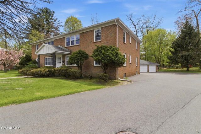 11 Kensington Court APT 4, Bethlehem, NY 12054