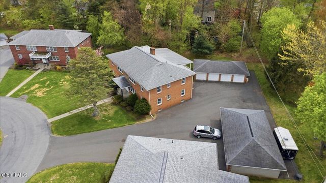 11 Kensington Court APT 4, Bethlehem, NY 12054