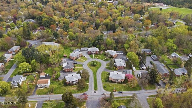11 Kensington Court APT 4, Bethlehem, NY 12054