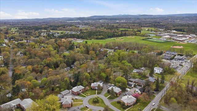11 Kensington Court APT 4, Bethlehem, NY 12054