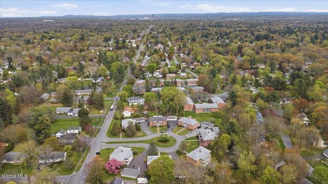 11 Kensington Court APT 4, Bethlehem, NY 12054