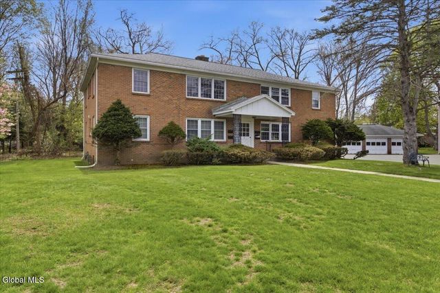 11 Kensington Court APT 4, Bethlehem, NY 12054