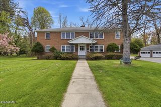 11 Kensington Court APT 4, Bethlehem, NY 12054
