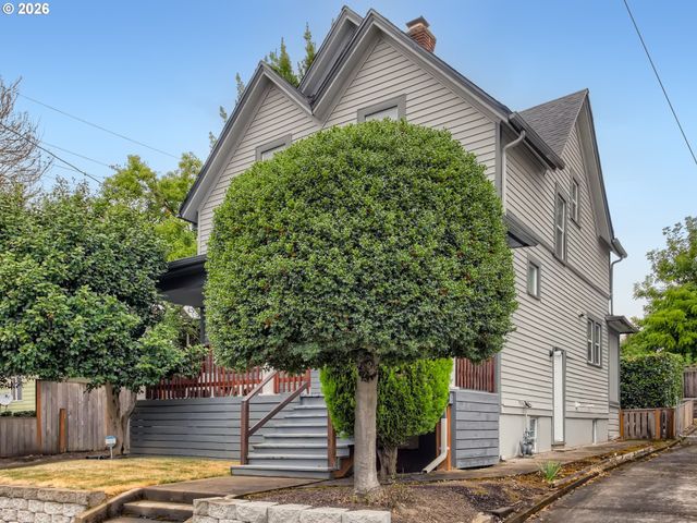 121 Ne KNOTT St, Portland, OR 97212