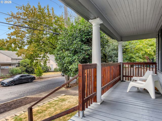 121 Ne KNOTT St, Portland, OR 97212