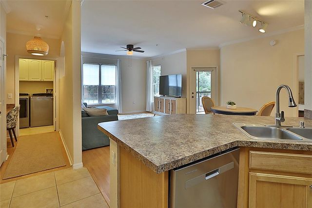 2407 COURTNEY MEADOWS COURT 103, Tampa, FL 33619