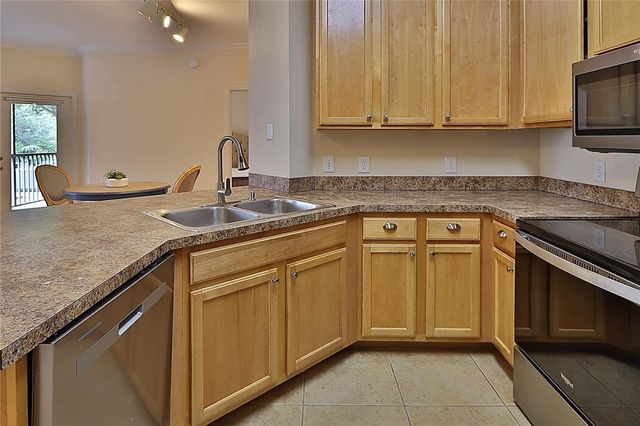 2407 COURTNEY MEADOWS COURT 103, Tampa, FL 33619