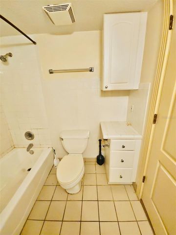 14 HAMILTON HEATH DRIVE B, Tampa, FL 33604