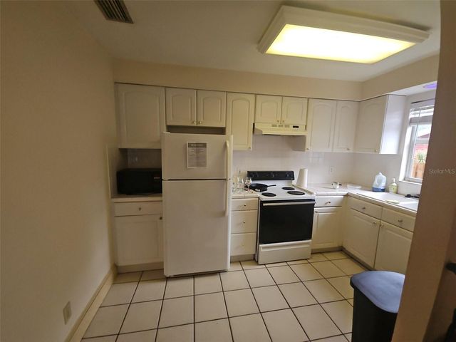 14 HAMILTON HEATH DRIVE B, Tampa, FL 33604