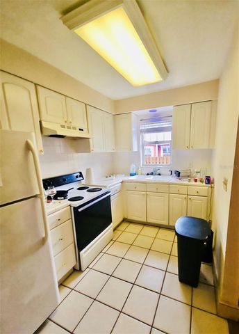 14 HAMILTON HEATH DRIVE B, Tampa, FL 33604