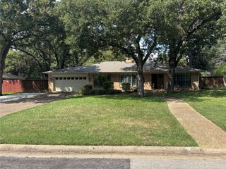 1004 Bryn Mawr Street, Corsicana, TX 75110