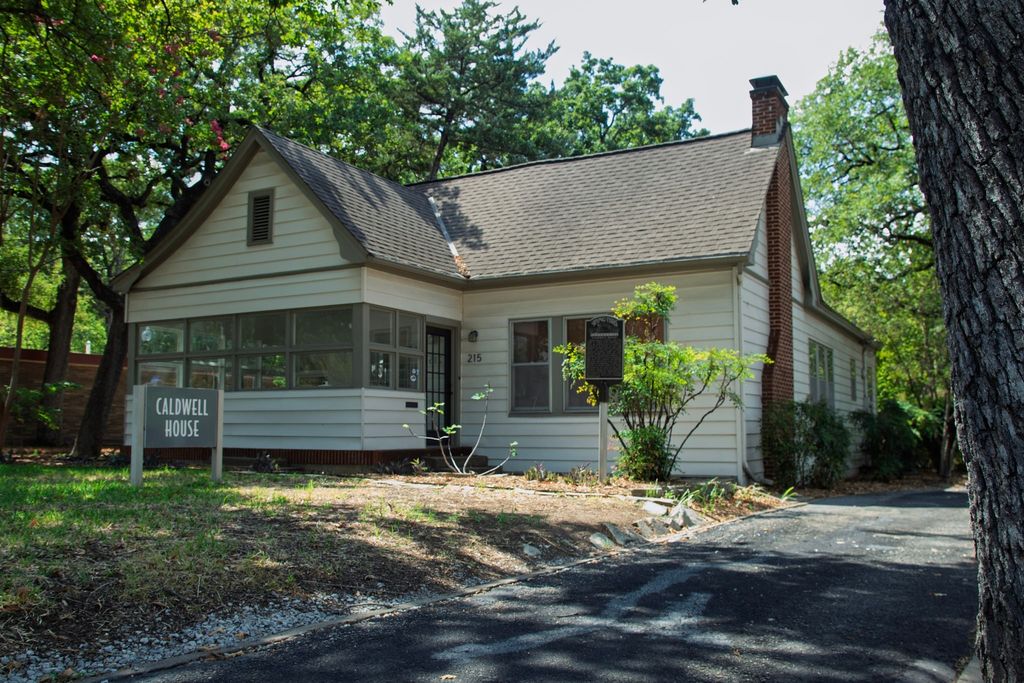 215 S OConnor Road, Irving, TX 75060 — exterior