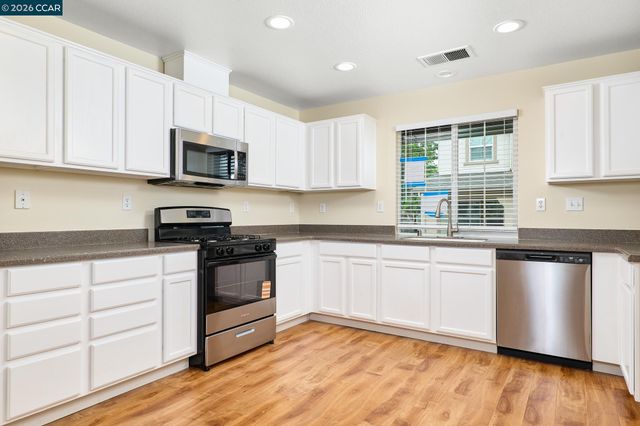 231 Whimbrel Cir, Pittsburg, CA 94565