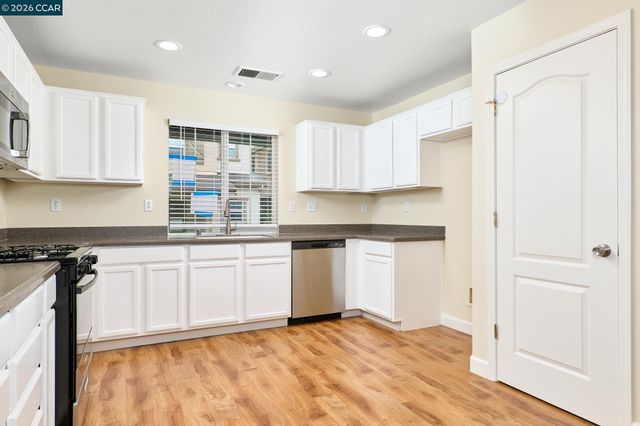 231 Whimbrel Cir, Pittsburg, CA 94565