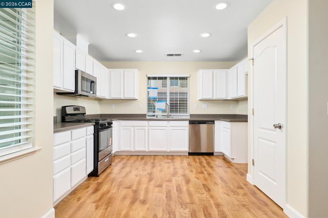 231 Whimbrel Cir, Pittsburg, CA 94565