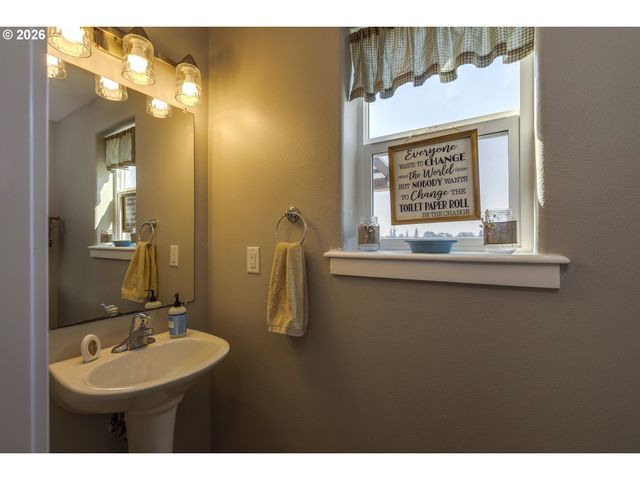 1198 FILBERT St, Jefferson, OR 97352