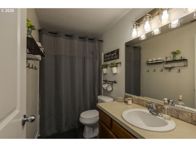 1198 FILBERT St, Jefferson, OR 97352