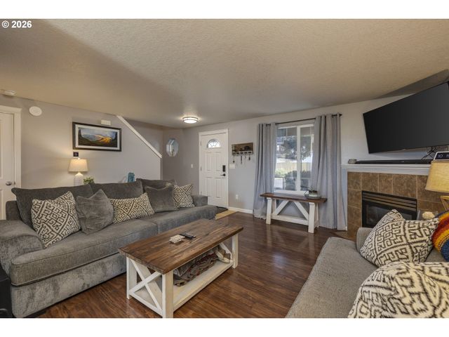 1198 FILBERT St, Jefferson, OR 97352