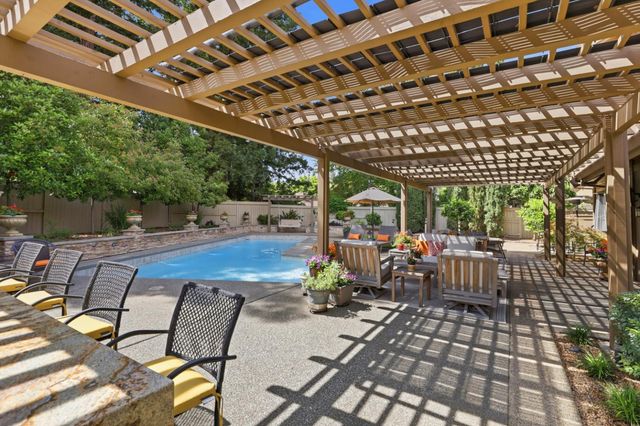 2016 Idaho Mine Ct, Gold River, CA 95670