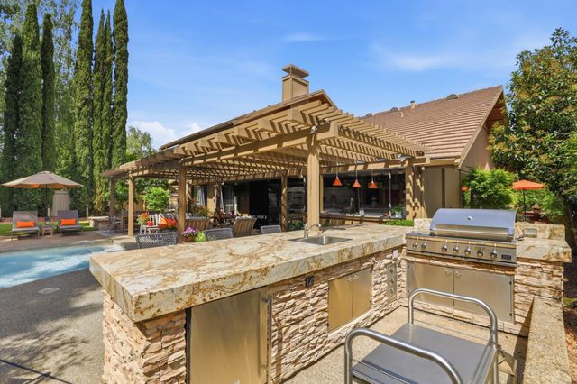 2016 Idaho Mine Ct, Gold River, CA 95670