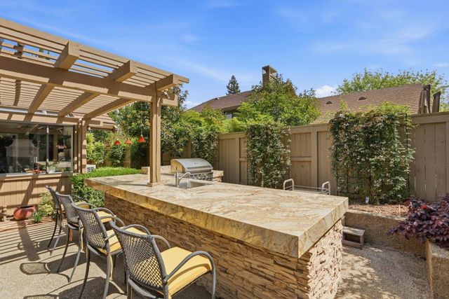 2016 Idaho Mine Ct, Gold River, CA 95670