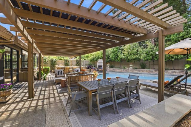 2016 Idaho Mine Ct, Gold River, CA 95670