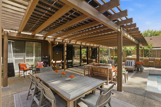 2016 Idaho Mine Ct, Gold River, CA 95670