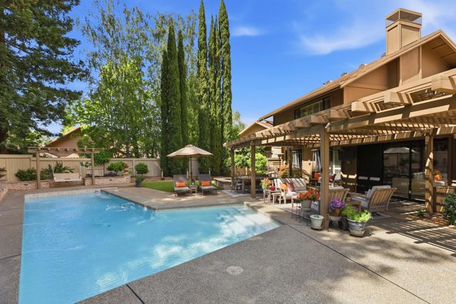 2016 Idaho Mine Ct, Gold River, CA 95670