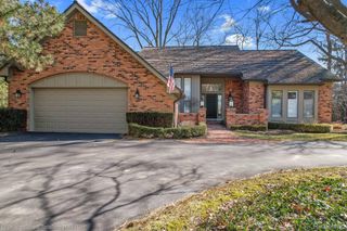 3466 BLOOMFIELD CLUB Drive, Bloomfield Charter Township, MI 48301
