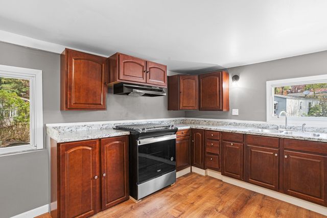 8 Dart Street, Hooksett, NH 03106