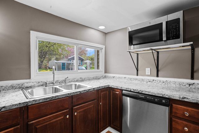 8 Dart Street, Hooksett, NH 03106