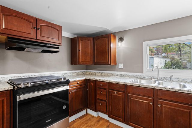 8 Dart Street, Hooksett, NH 03106