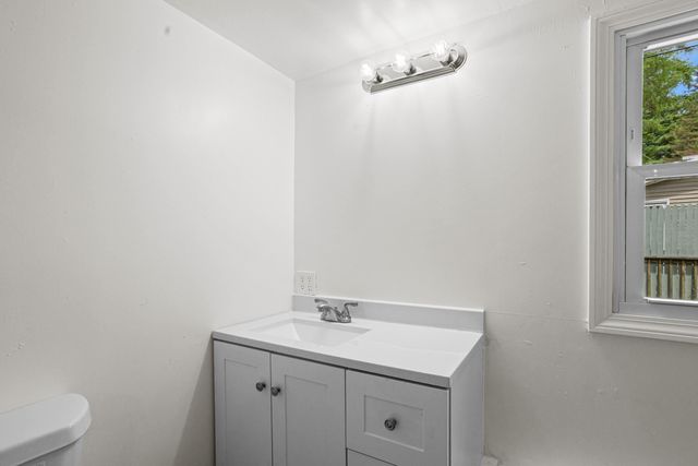 8 Dart Street, Hooksett, NH 03106