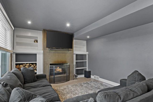 132 W Macarthur Street, Sun Prairie, WI 53590