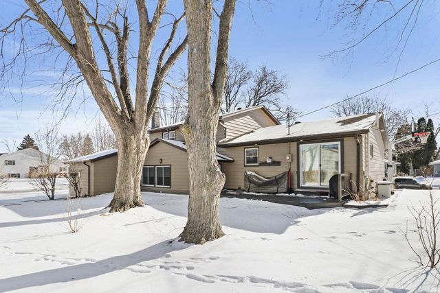 132 W Macarthur Street, Sun Prairie, WI 53590