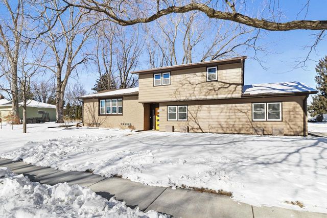 132 W Macarthur Street, Sun Prairie, WI 53590