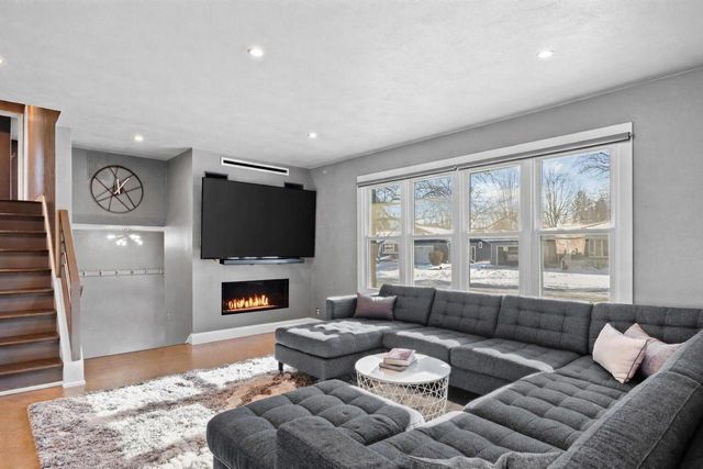 132 W Macarthur Street, Sun Prairie, WI 53590